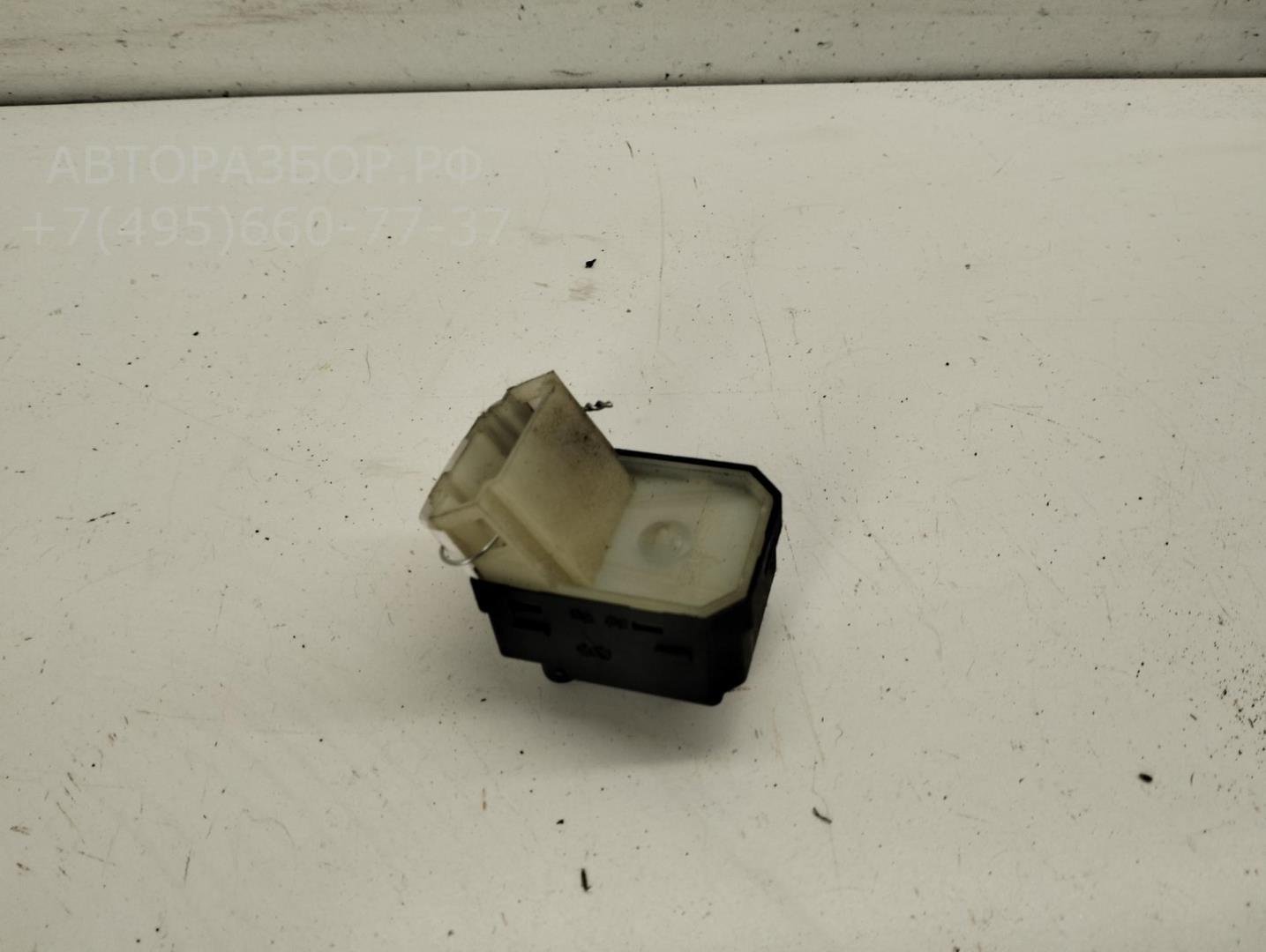 Кнопка регулировки зеркала