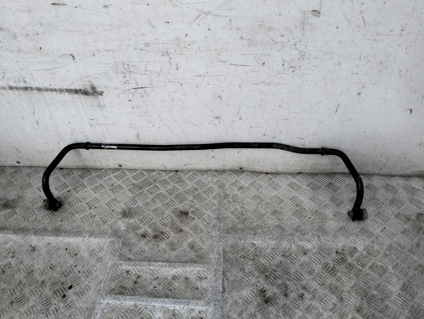 Стабилизатор передний