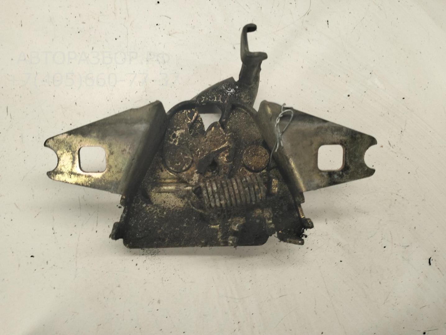 Замок капота