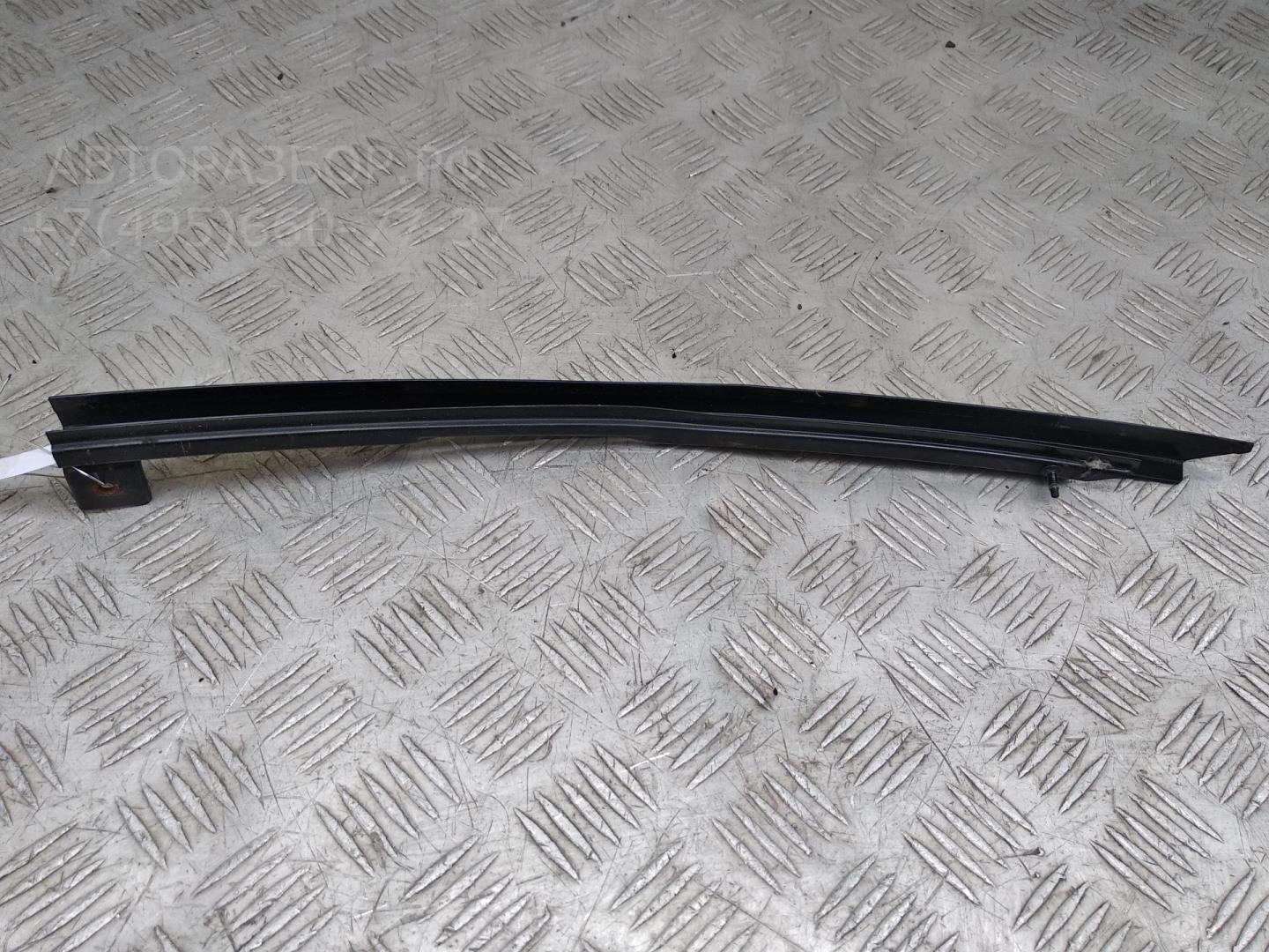 Накладка стекла заднего правого