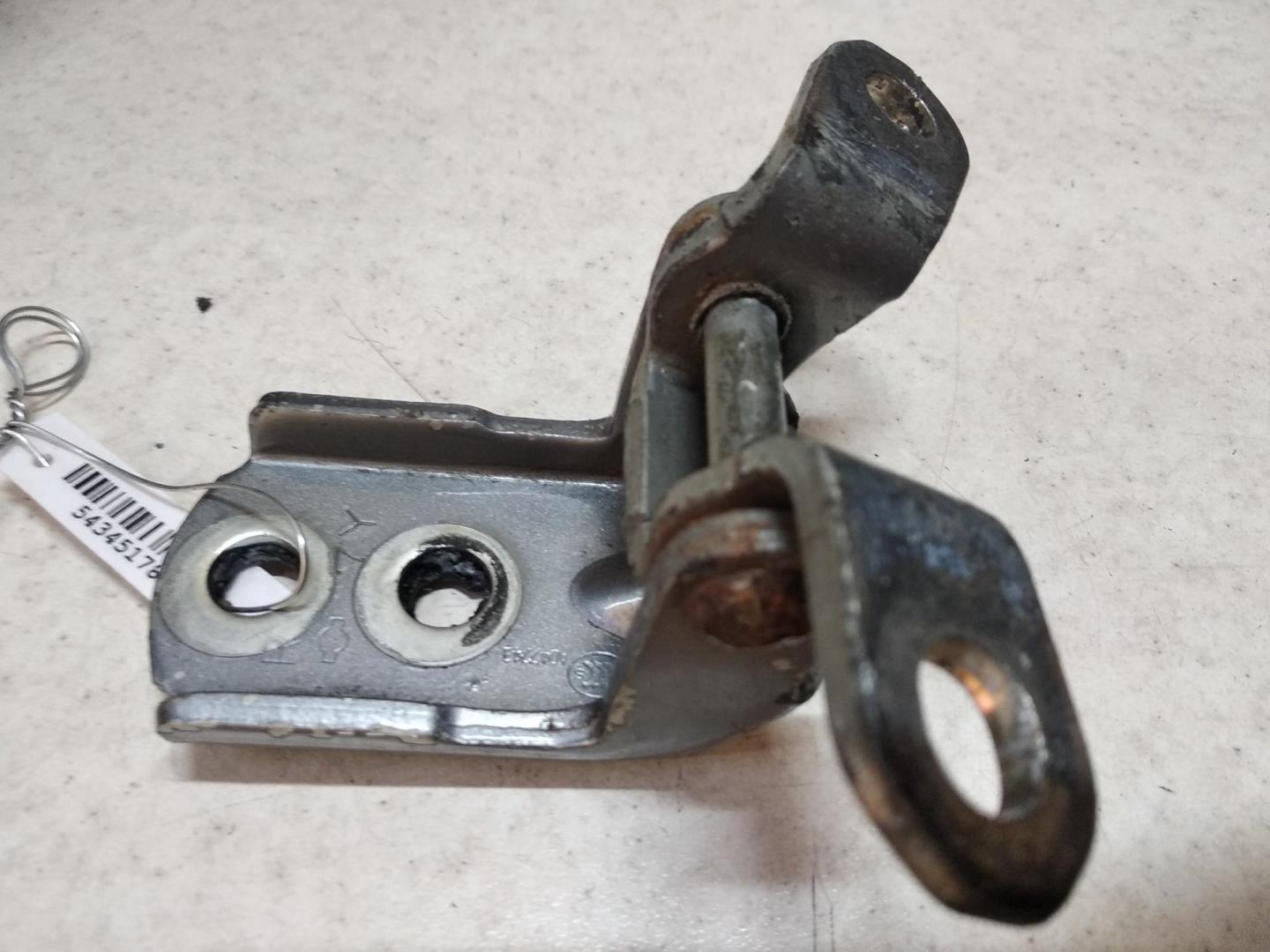 Петля двери