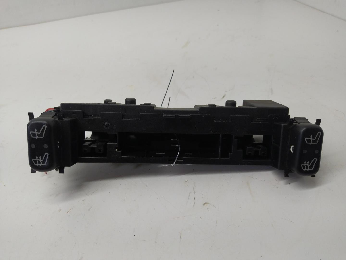 Кнопка обогрева сидений