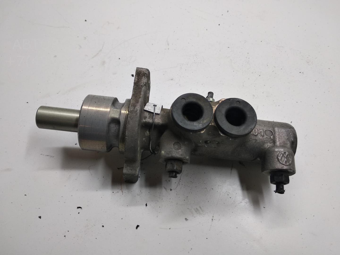 Цилиндр тормозной главный