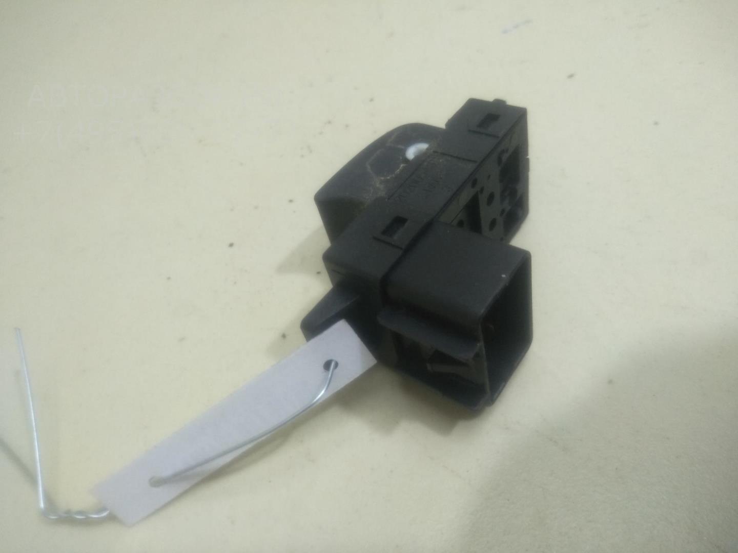 Кнопка стеклоподъемника