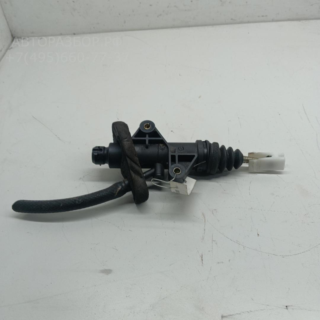 Цилиндр сцепления главный