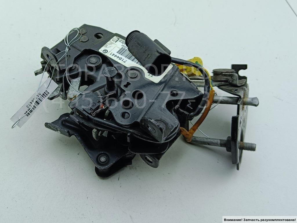 Замок капота