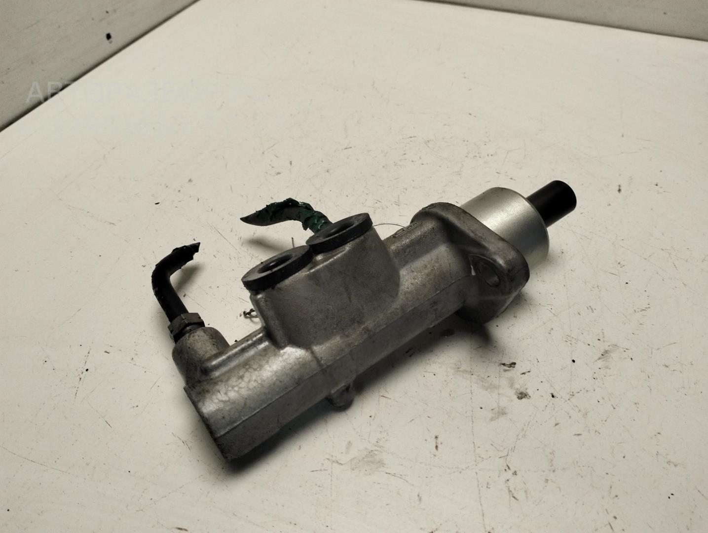 Цилиндр тормозной главный