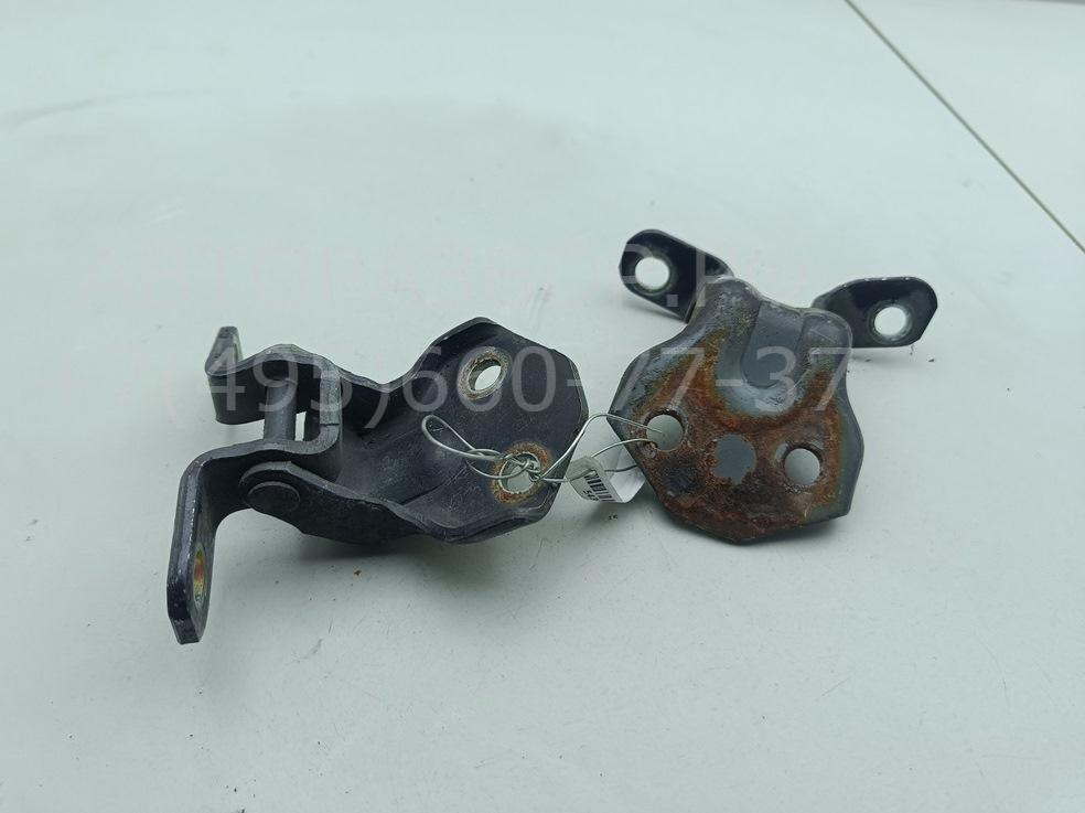 Петля двери