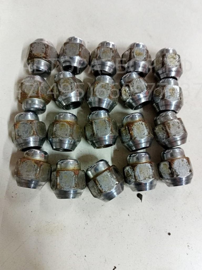 Болт колесный