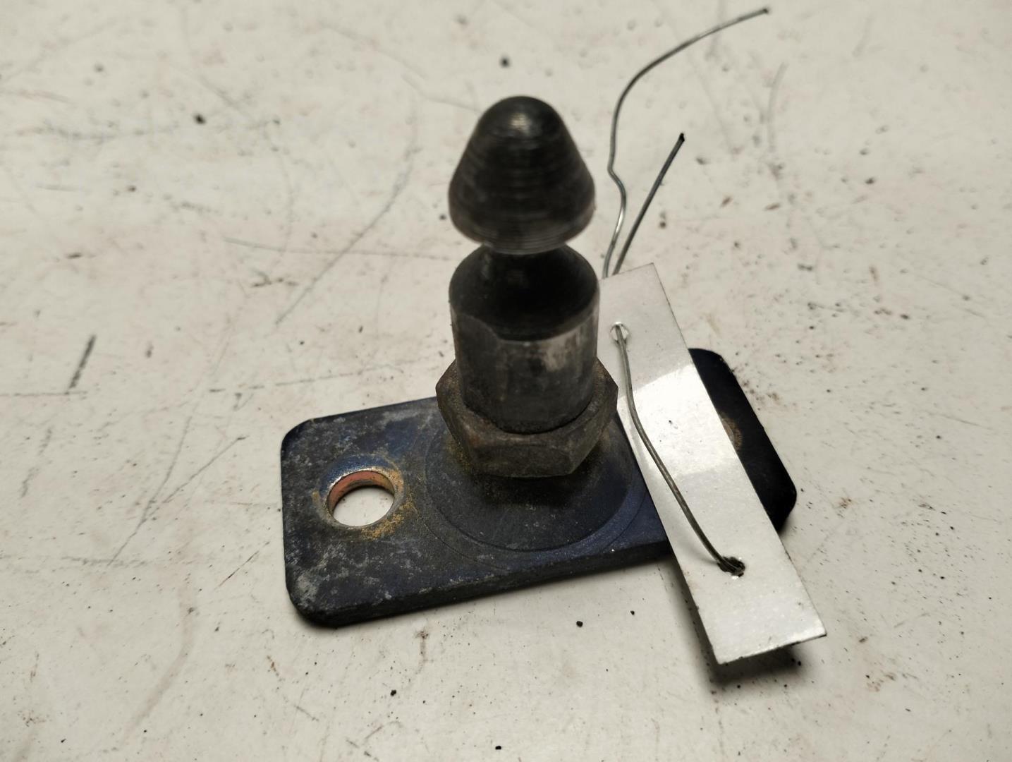 Ответная часть замка двери