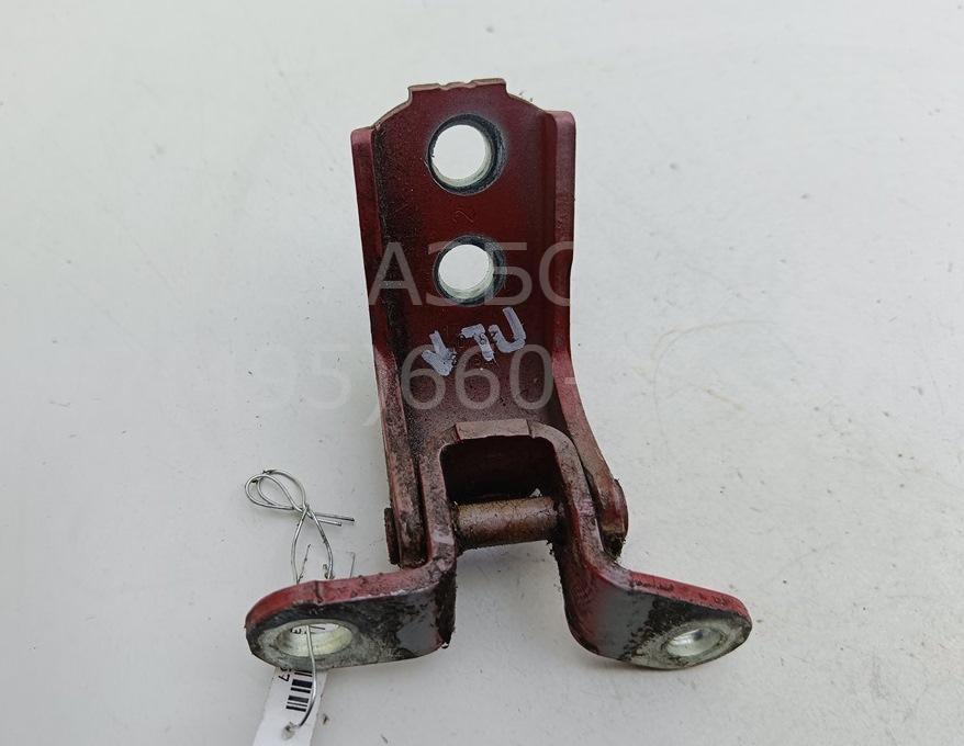 Петля двери