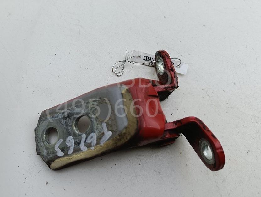 Петля двери