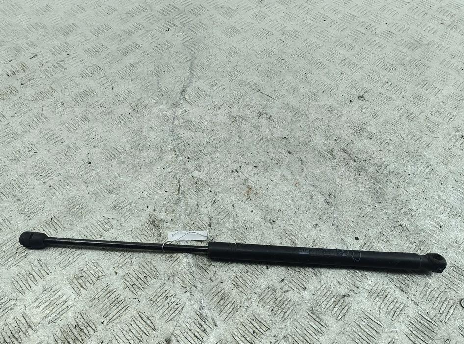 Амортизатор крышки багажника