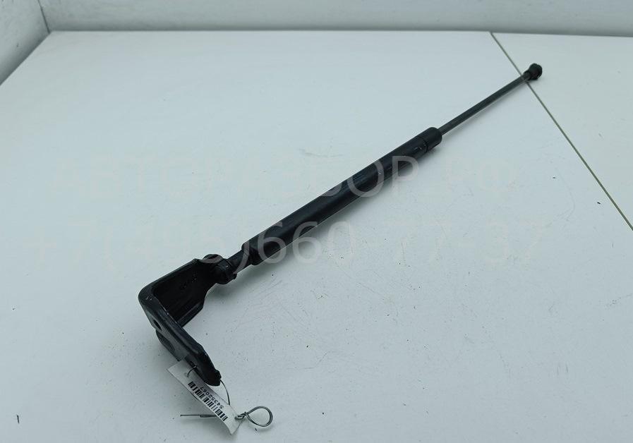 Амортизатор капота