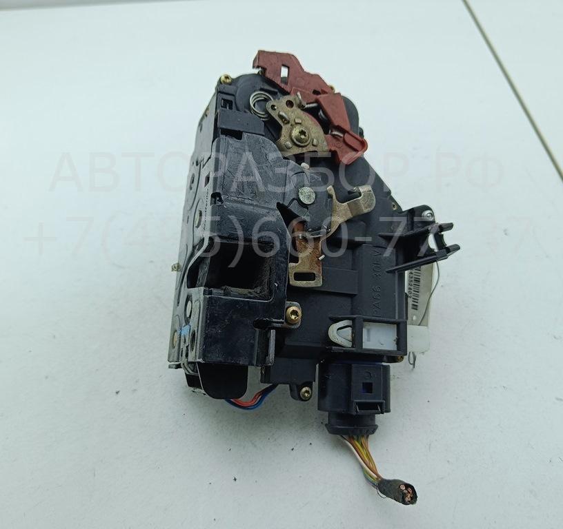 Замок двери передней левой