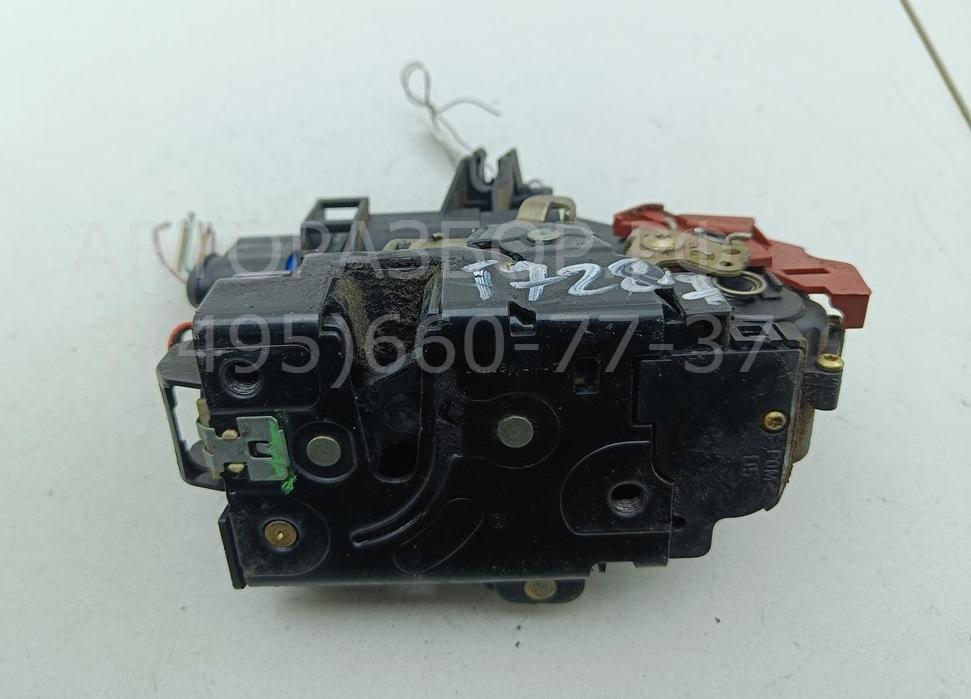 Замок двери передней правой