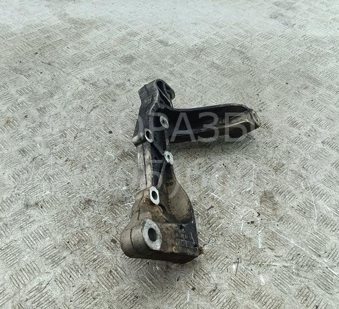 Рычаг передний правый