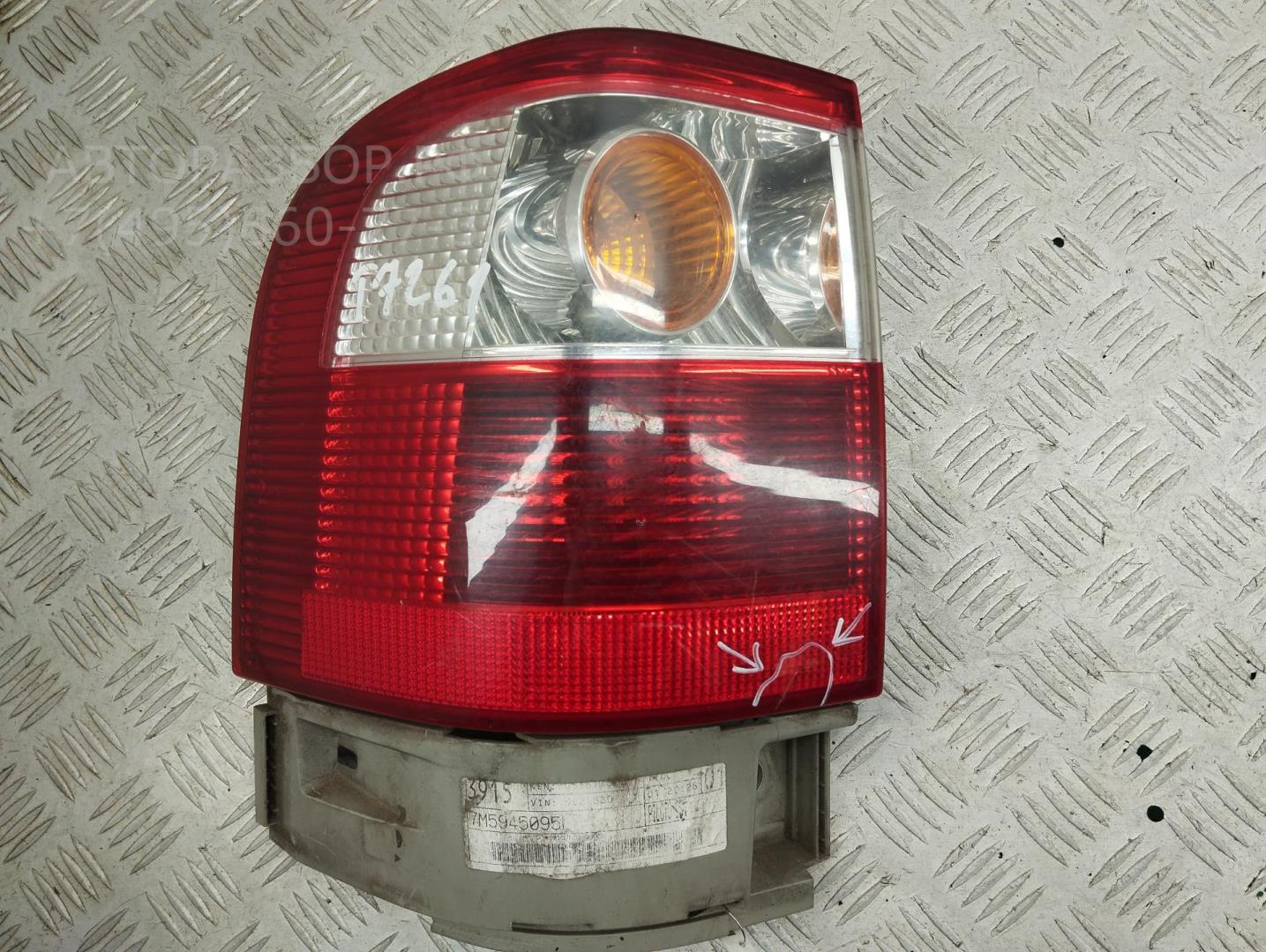 Фонарь задний левый