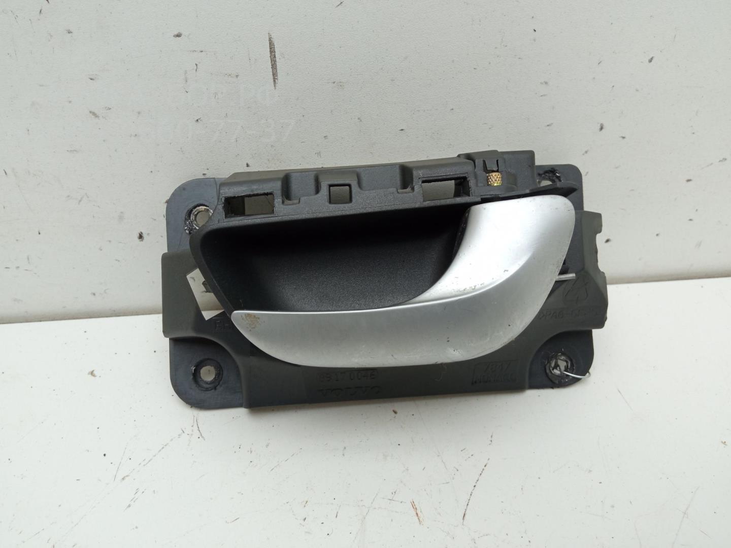 Ручка двери передней внутренняя правая