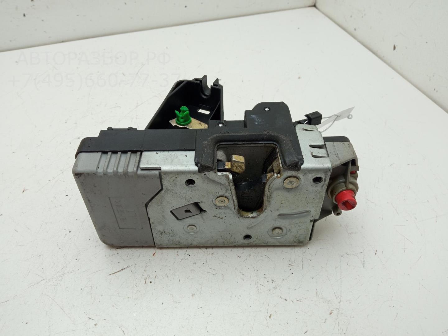 Замок двери задней левой