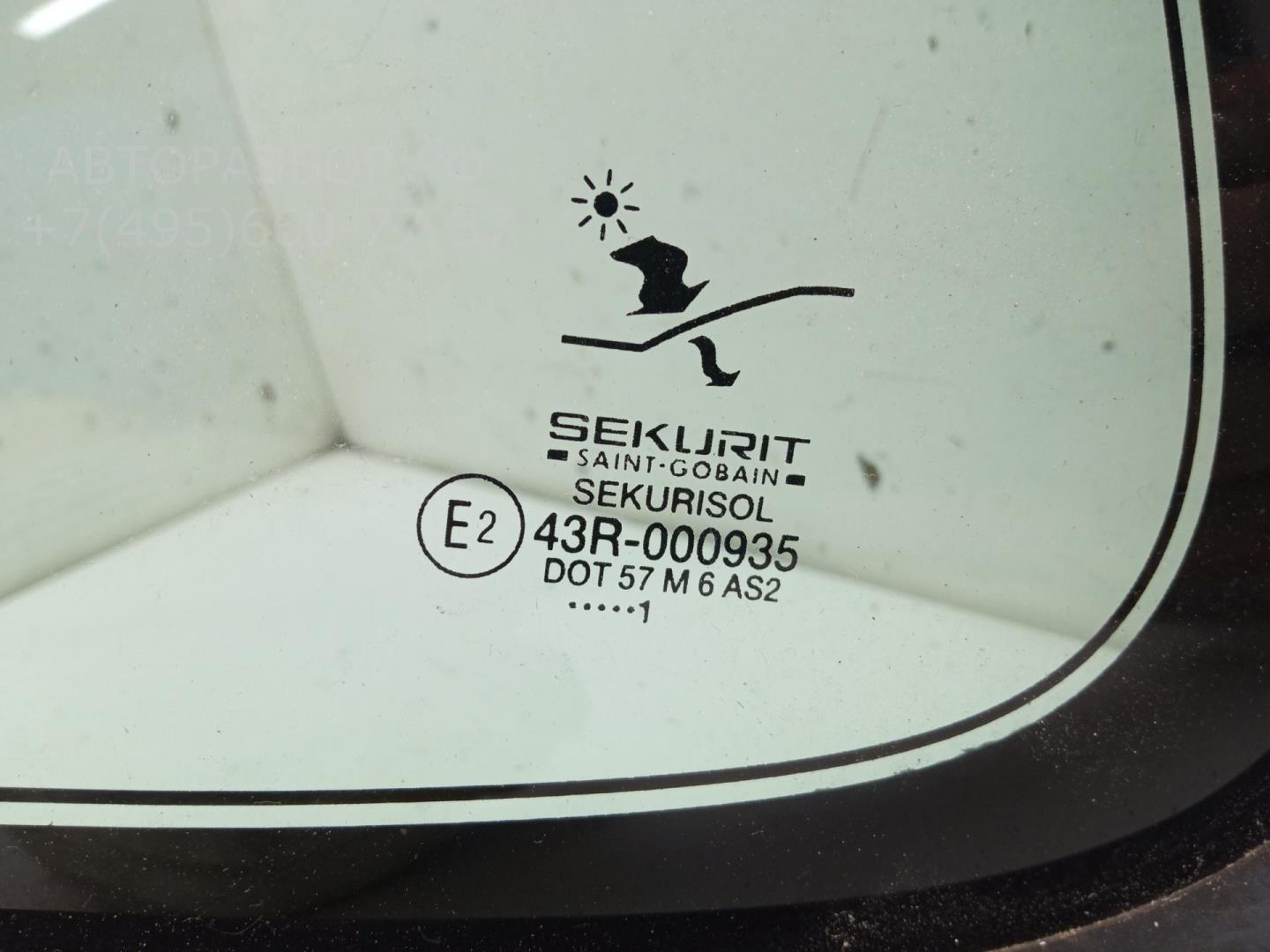 Стекло двери задней левой (форточка)