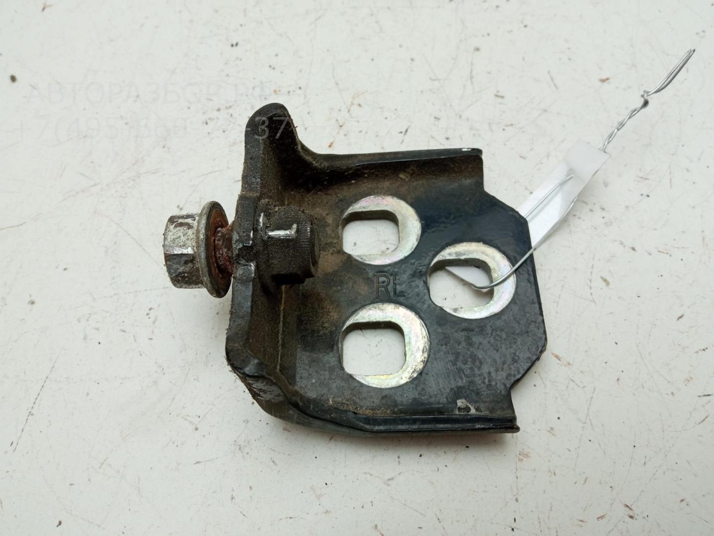 Петля двери