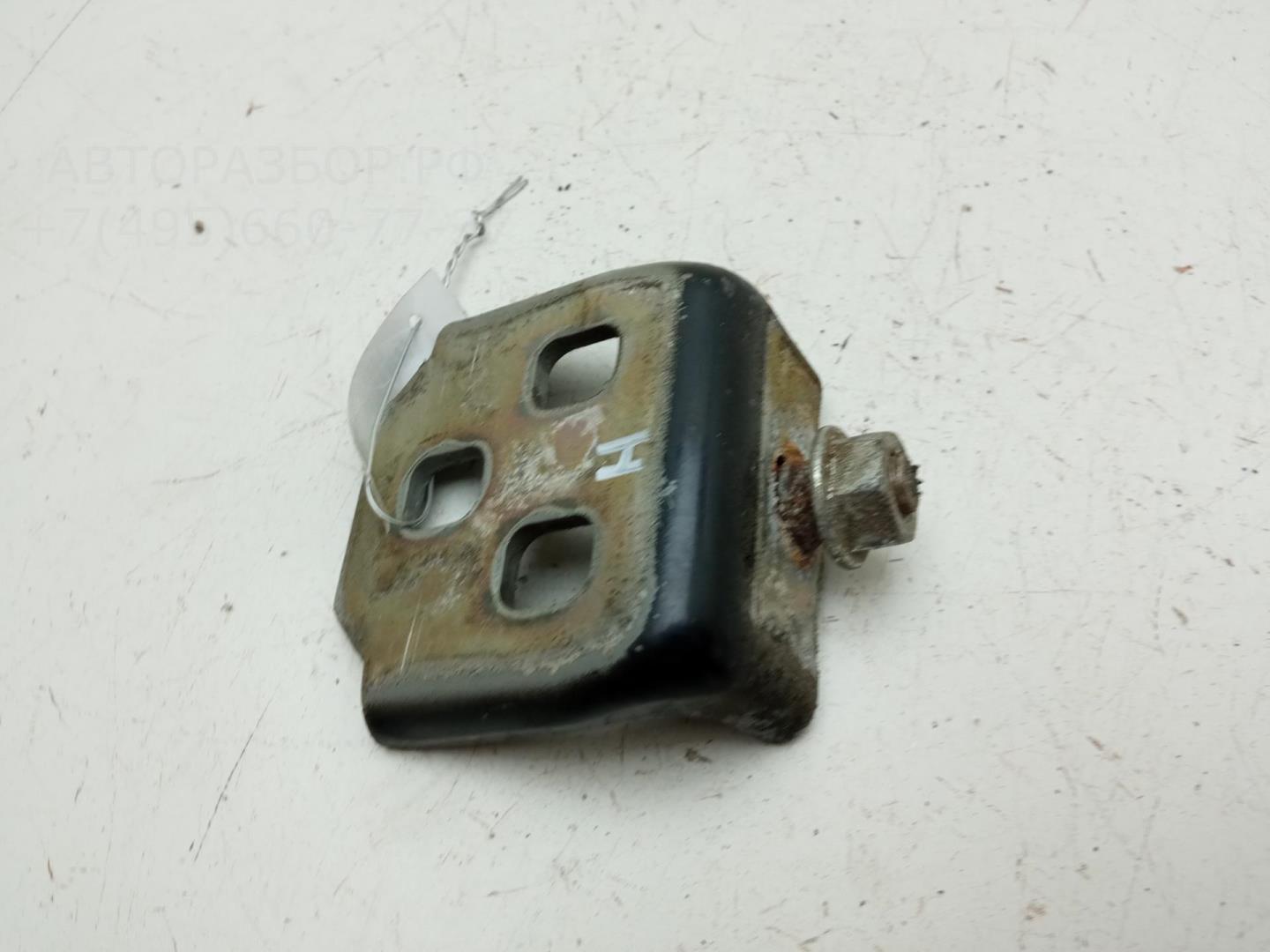 Петля двери