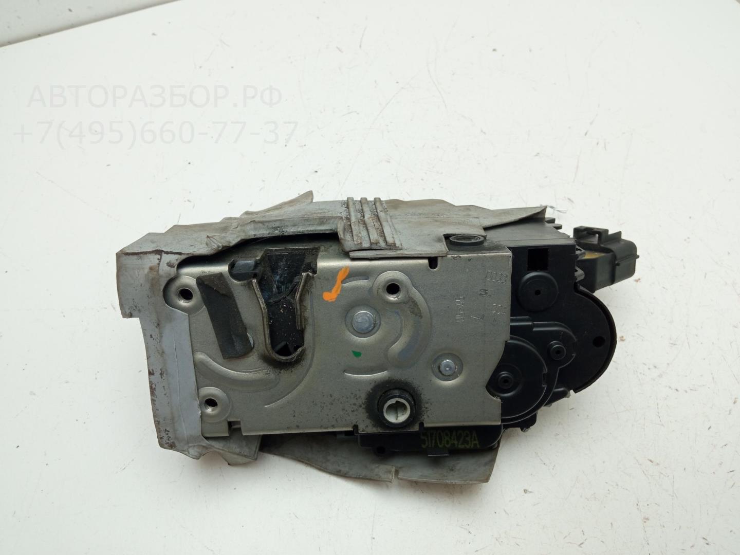 Замок двери задней левой