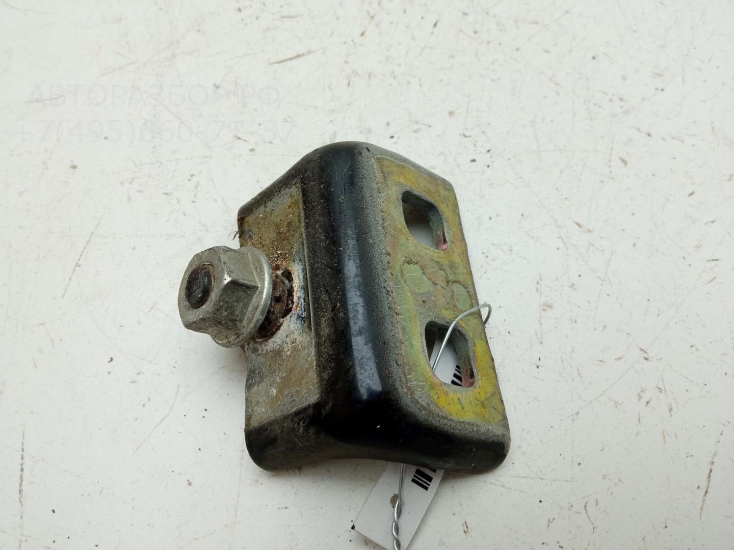 Петля двери