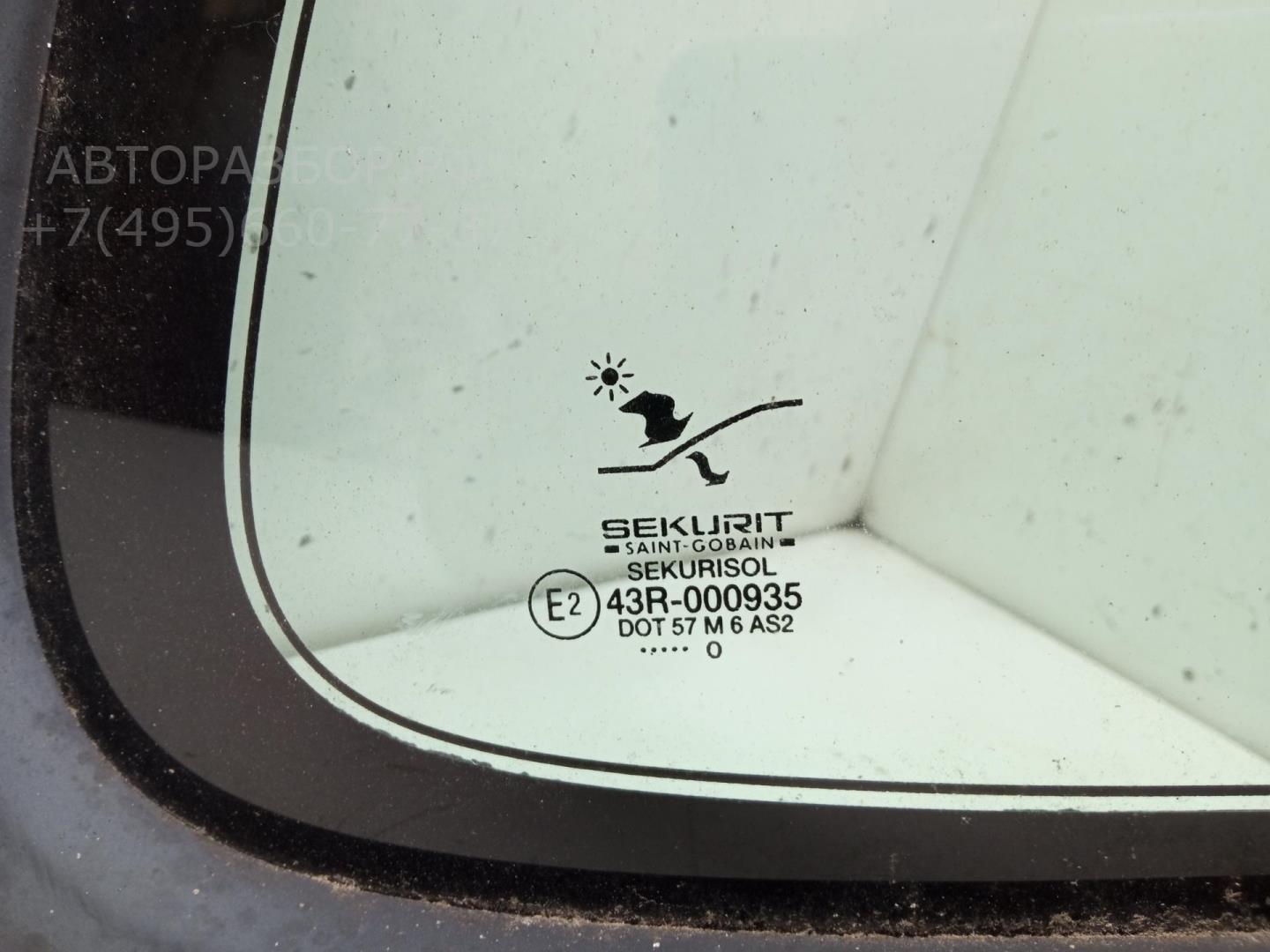 Стекло двери задней правой (форточка)