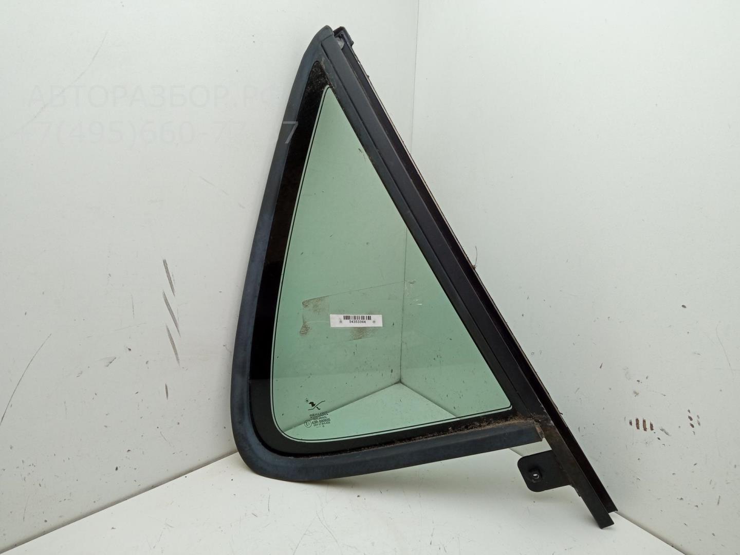 Стекло двери задней правой (форточка)