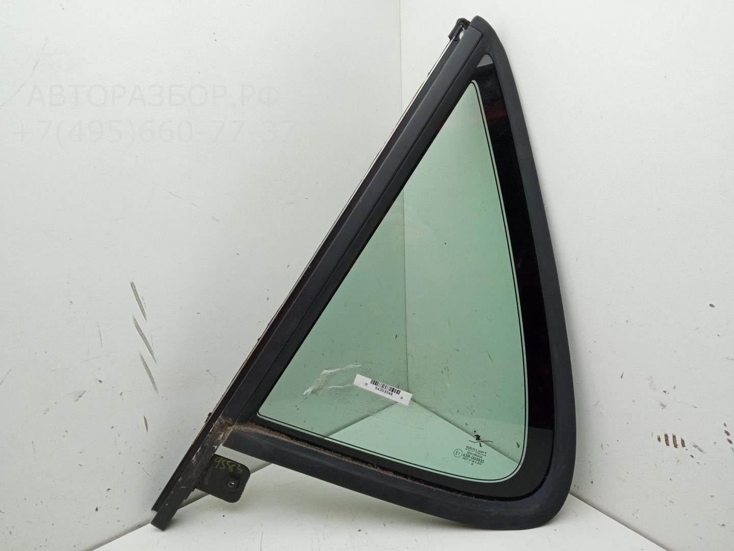 Стекло двери задней левой (форточка)