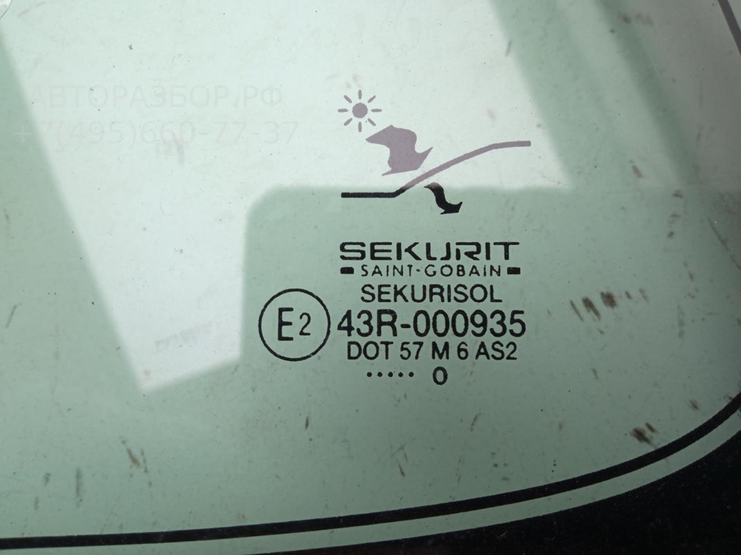 Стекло двери задней левой (форточка)