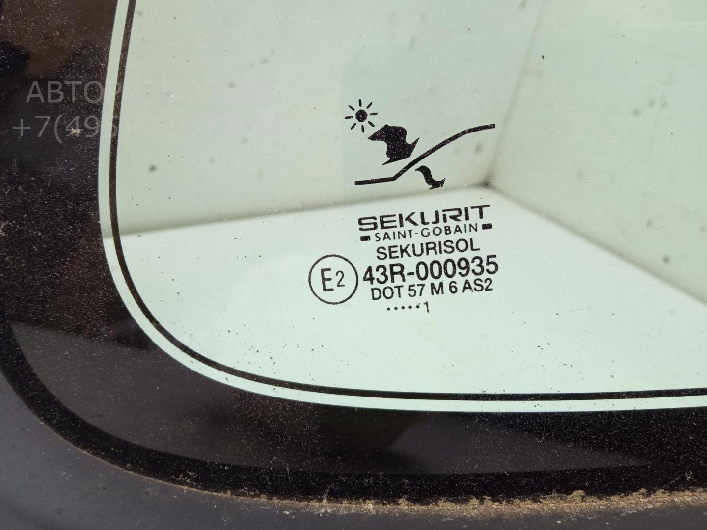 Стекло двери задней правой (форточка)