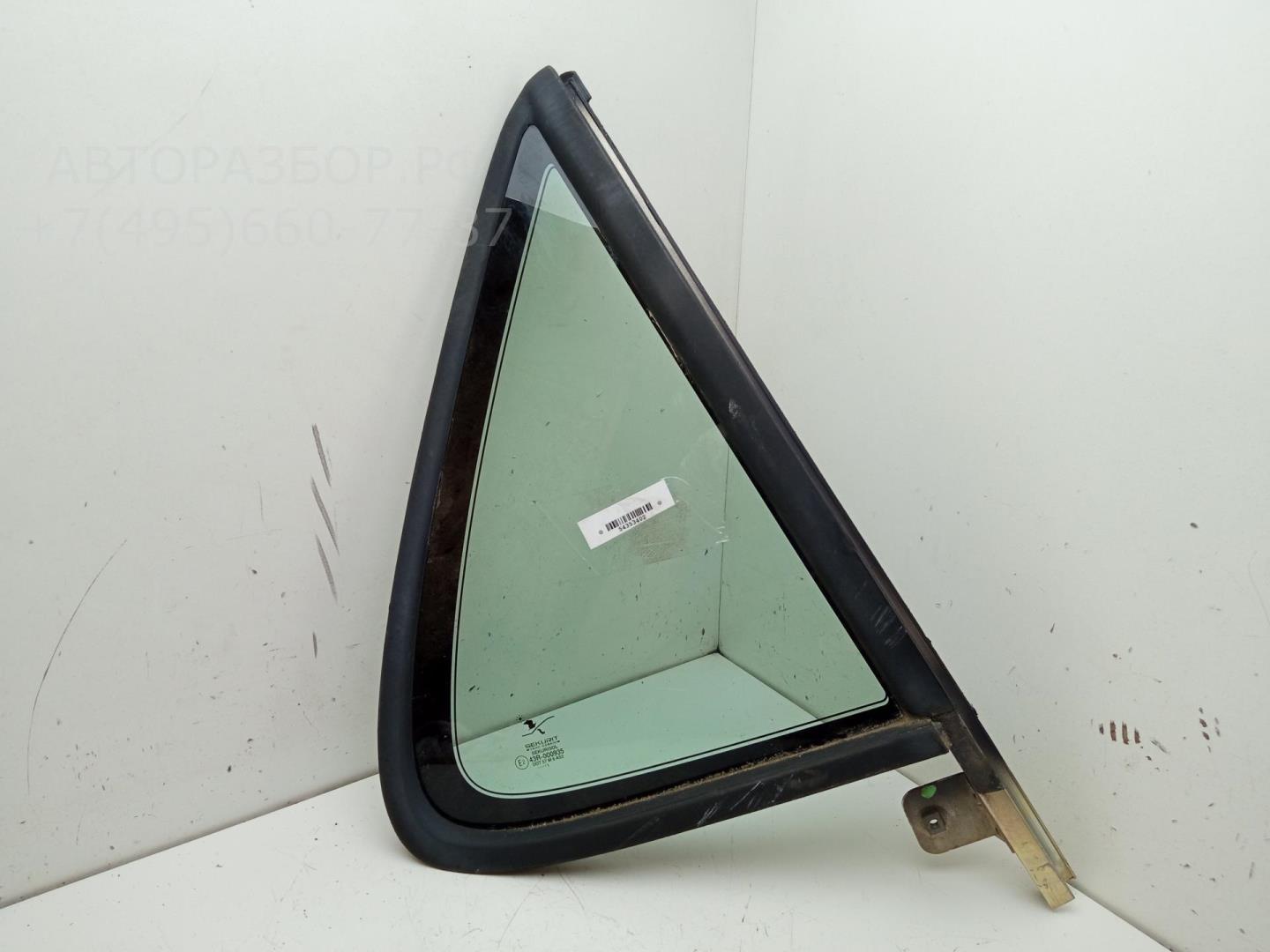 Стекло двери задней правой (форточка)