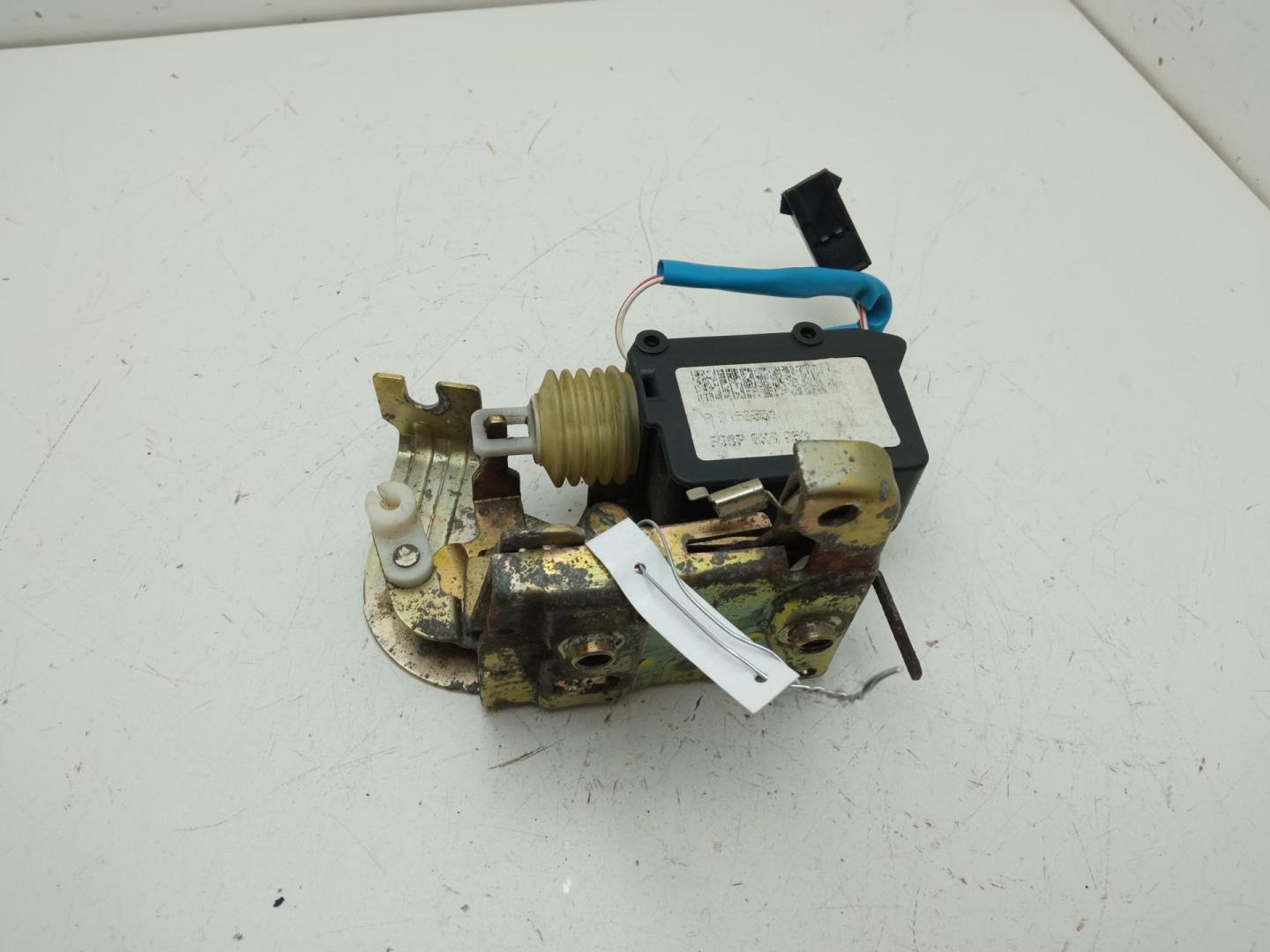 Замок двери задней правой