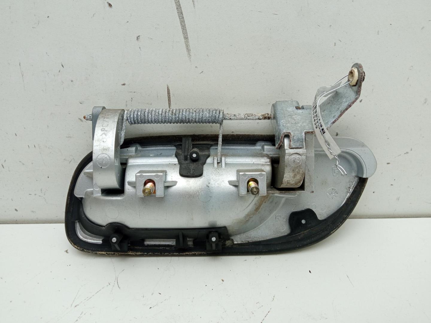 Ручка двери передней наружная правая