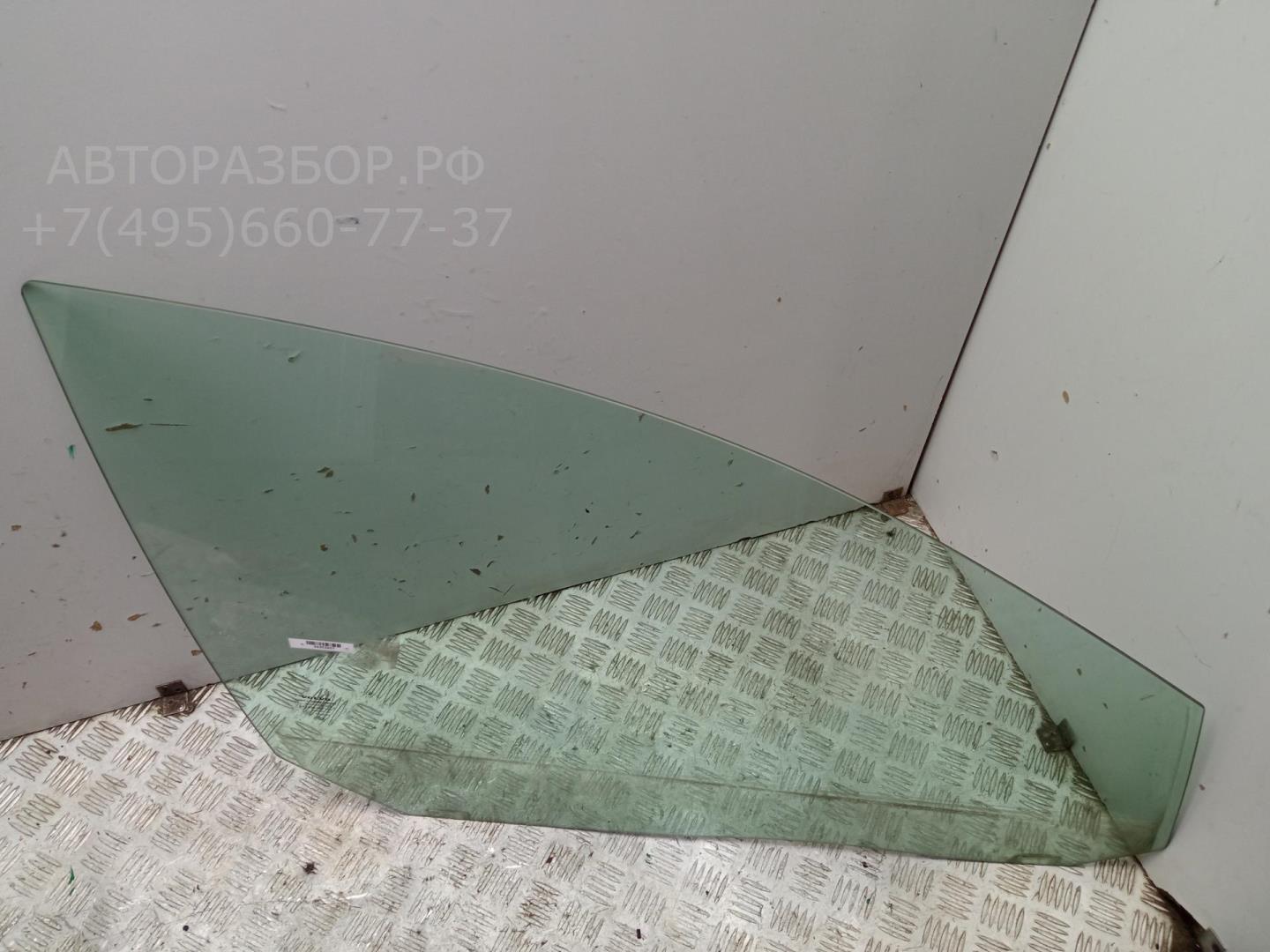 Стекло двери передней правой