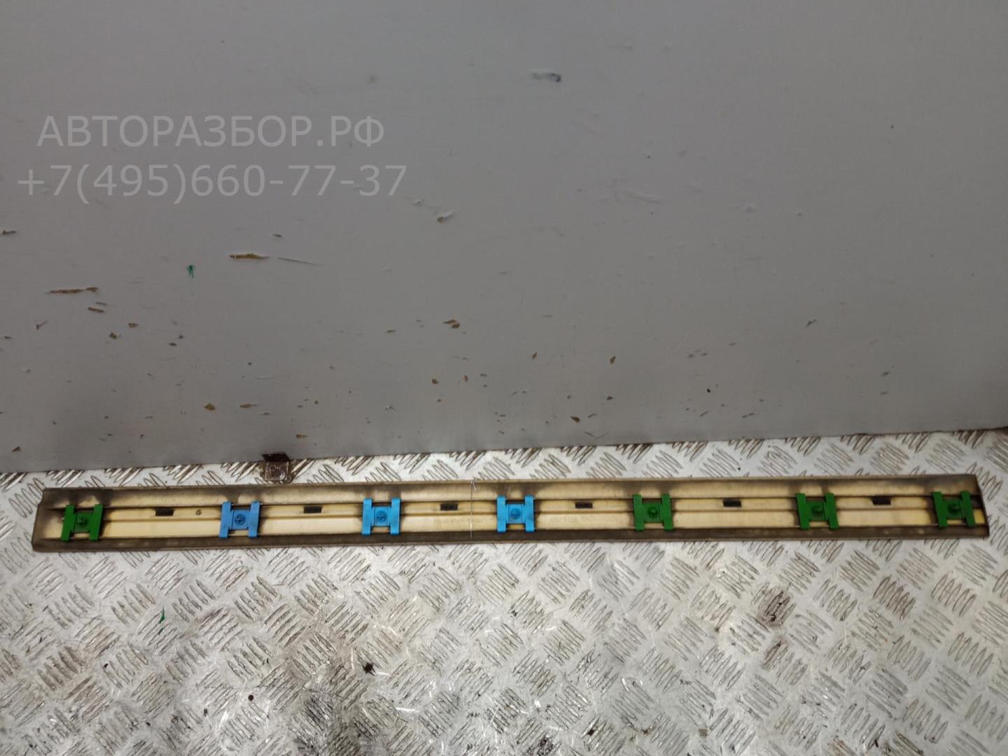 Молдинг двери передней левой