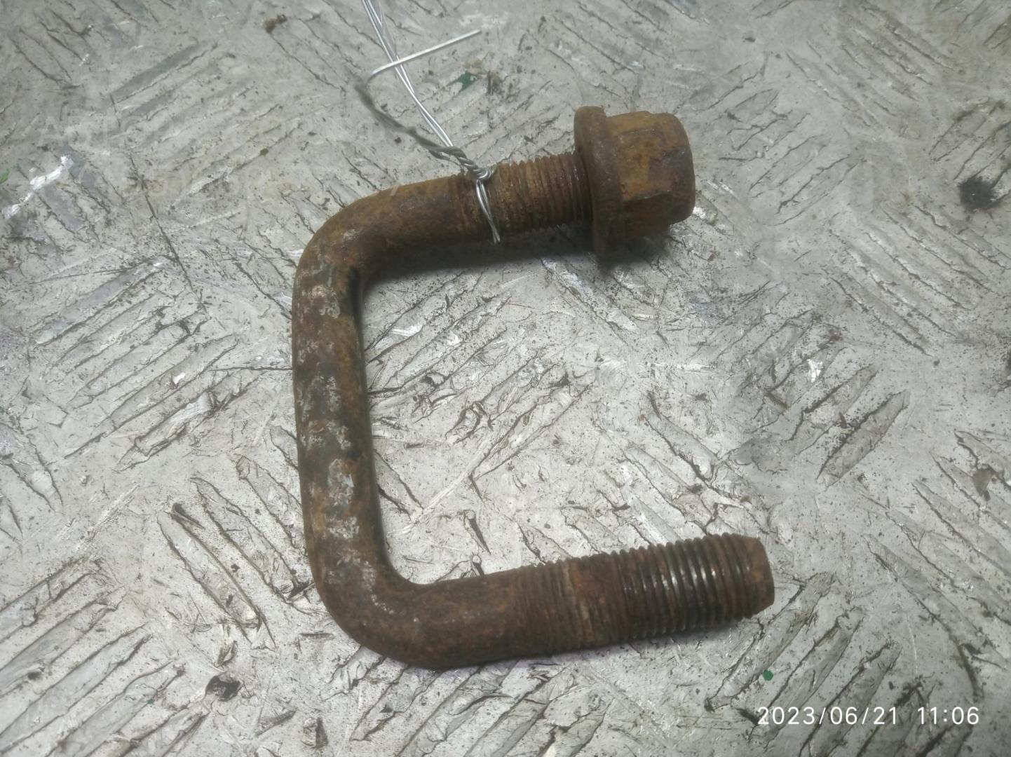 Стремянка задней рессоры