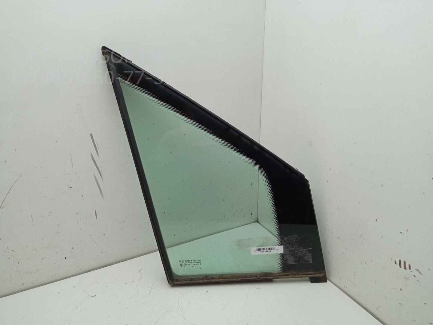 Стекло двери передней правой (форточка)