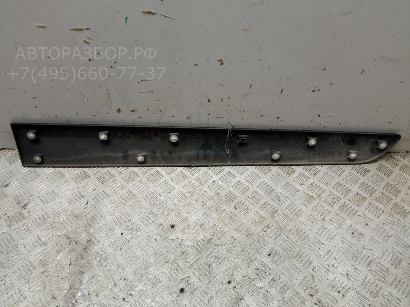 Молдинг двери передней левой