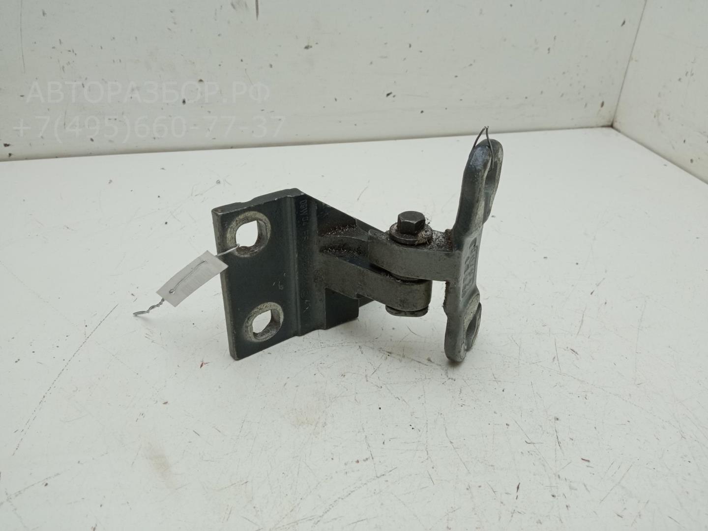 Петля двери