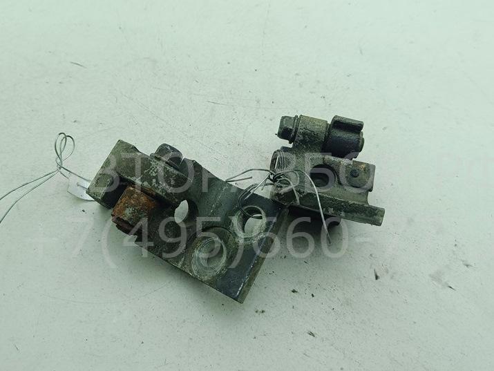 Петля двери