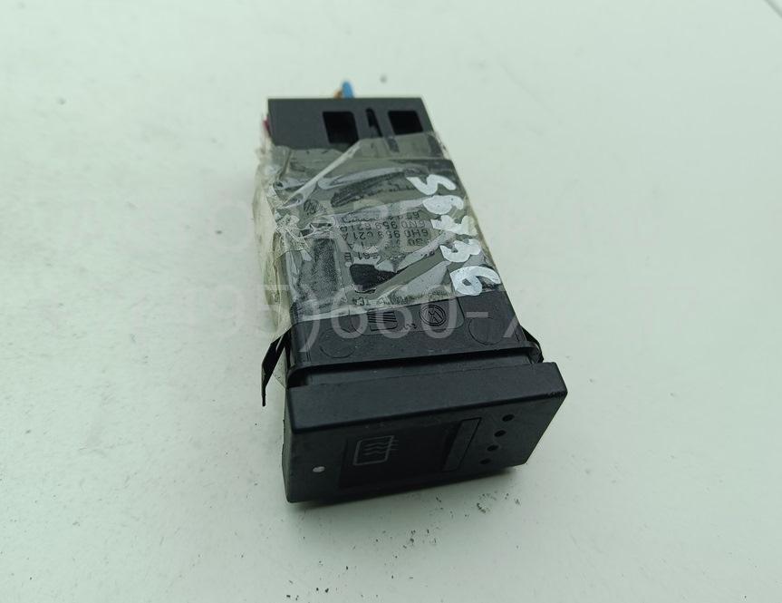 Кнопка обогрева заднего стекла