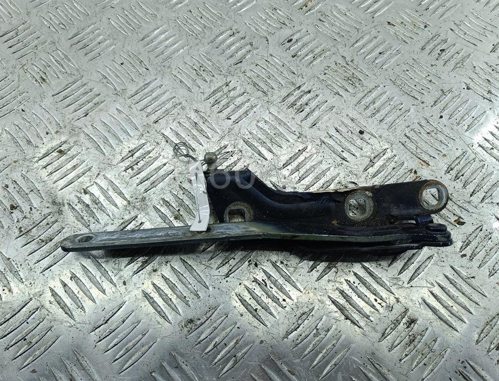 Петля капота левая