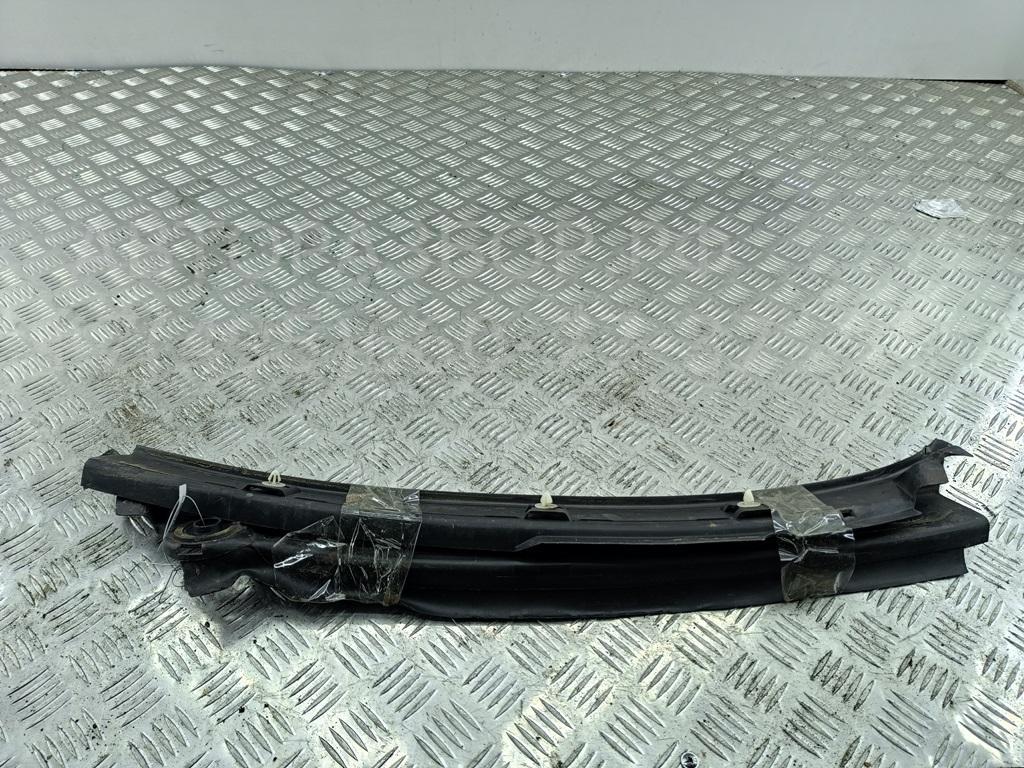 Решетка стеклоочистителей (Жабо)