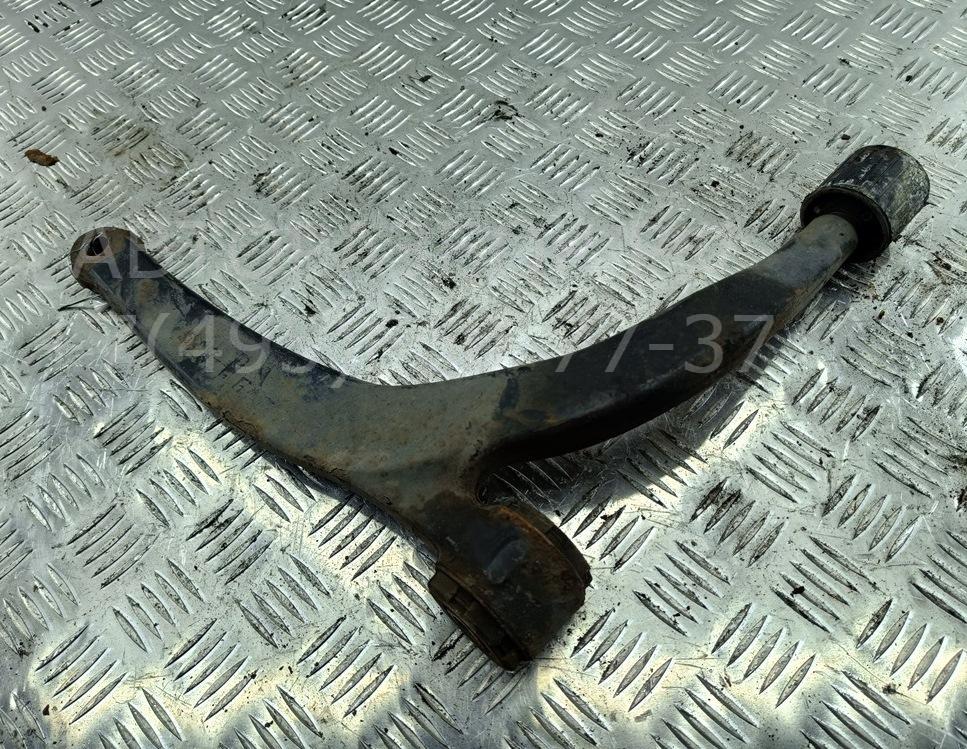 Рычаг передний левый