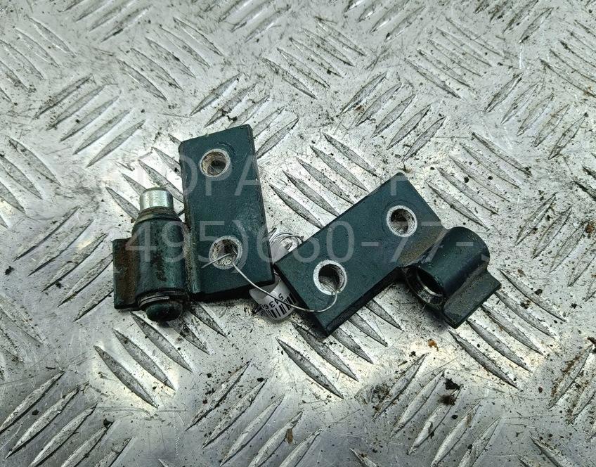 Петля двери