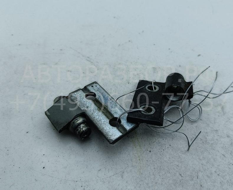 Петля двери